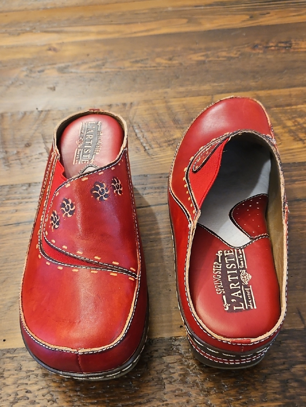 Worn Once L'Artiste Hand Painted Chino Red Leather Slip-On Clogs - Picture 9 of 9